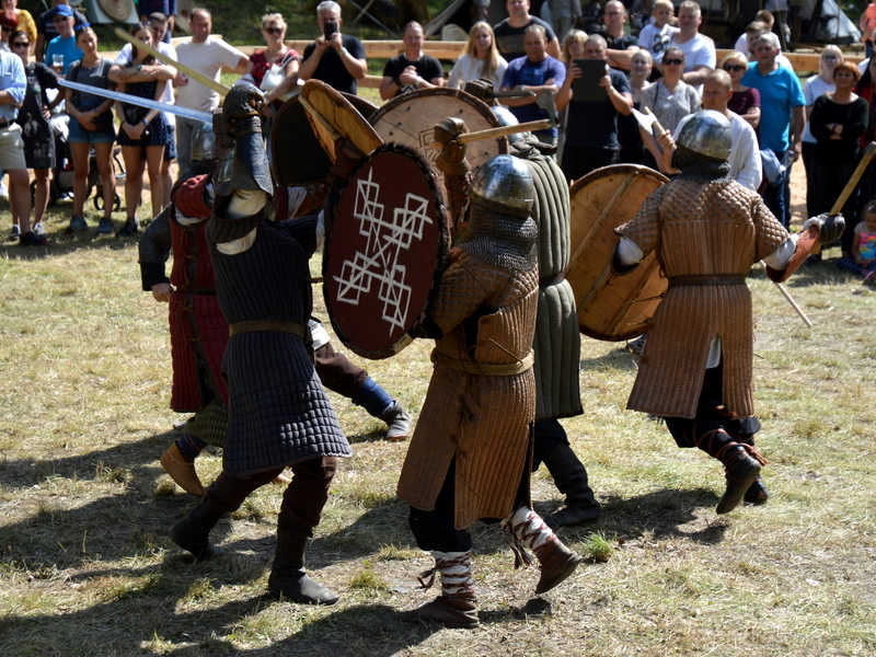 Tarptautinis senųjų amatų, archajinės muzikos ir karybos festivalis "Apuolė"