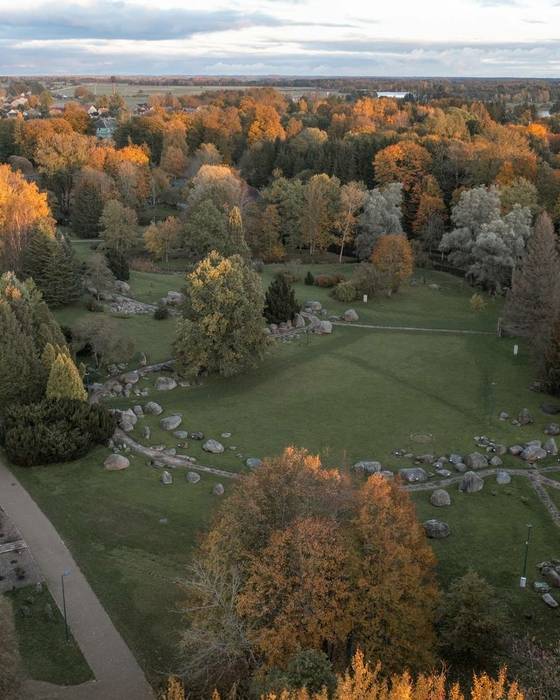 Vaclovo Into akmenų muziejaus parkas rudenį
